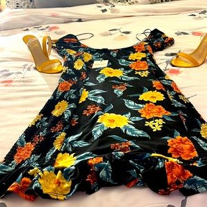 Black dress to wear off the shoulders